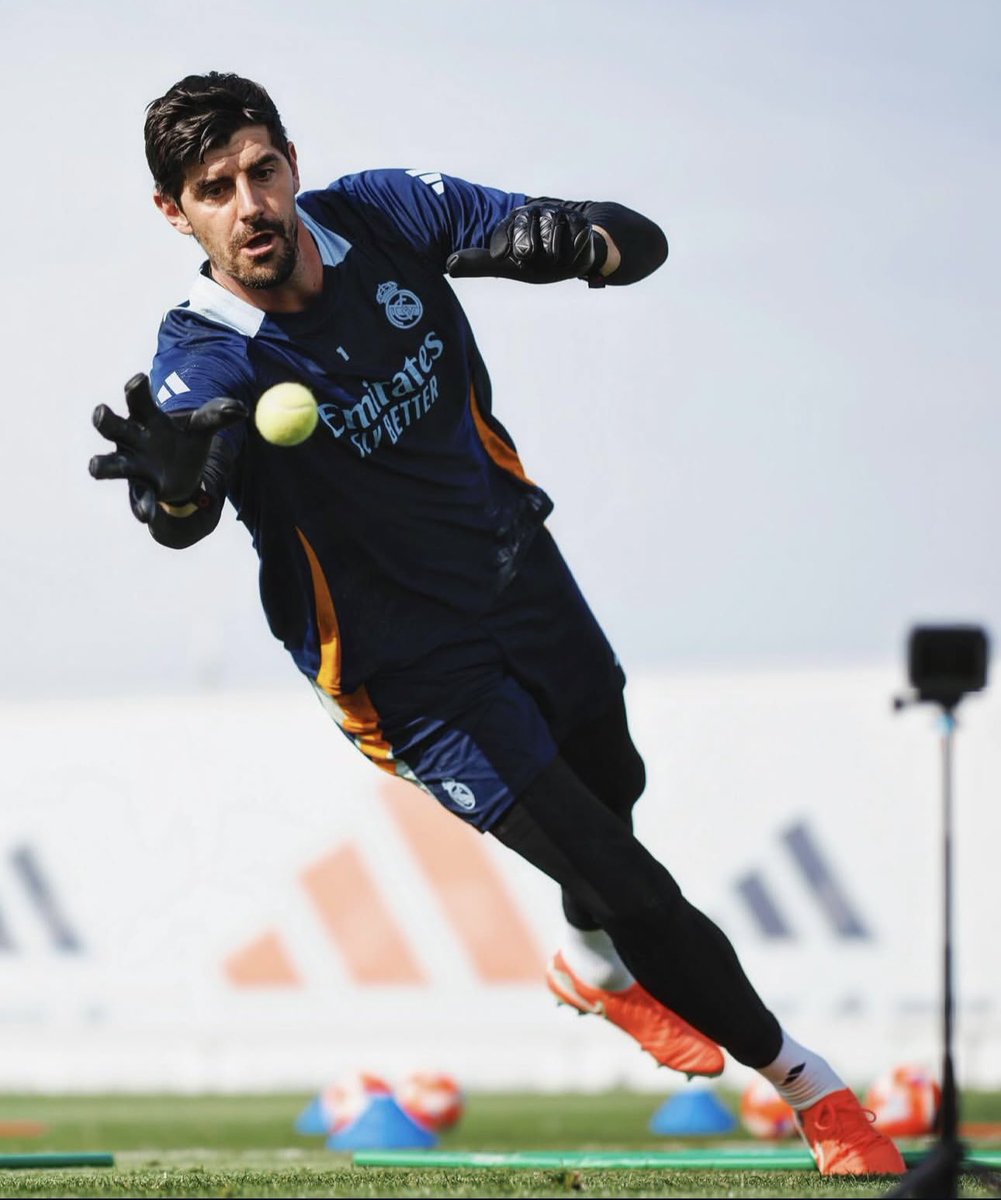 barnerathierry's tweet photo. @thibautcourtois @realmadrid @atezaincoach
🧤⚽️ NUMBER 1 🌍
TOP EXAMPLE COORDINATION 👀 ✋🏻
#FIFA #Expert #goalkeeper #tactic #analys #HalaMadrid #passion #performance #magic #BigSave #Incroyable #TopAthlete https://t.co/FbWVoFFFg7