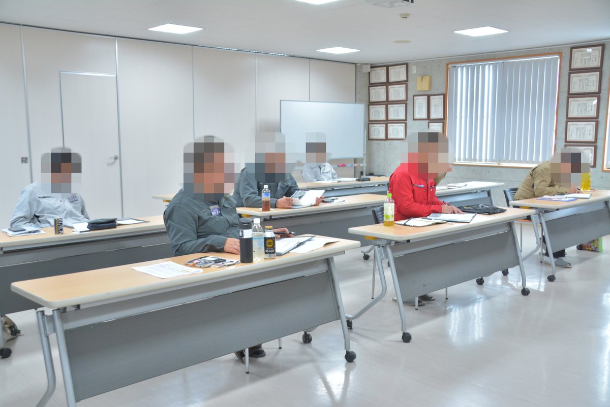 sepgpr1996's tweet photo. 【新入社員研修 最終日✨】
弊社では毎月、入社式＆新入社員研修を開催しています！
添乗指導もあり、とても安心😊
会社の歴史から運転技術まで、しっかり学べる研修制度が魅力です！
＼ぜひ、あなたも私たちの仲間に！／
ご応募お待ちしております👀
#採用情報 #研修制度 #未経験歓迎 #運送 #物流 https://t.co/oiWlS1HyA9