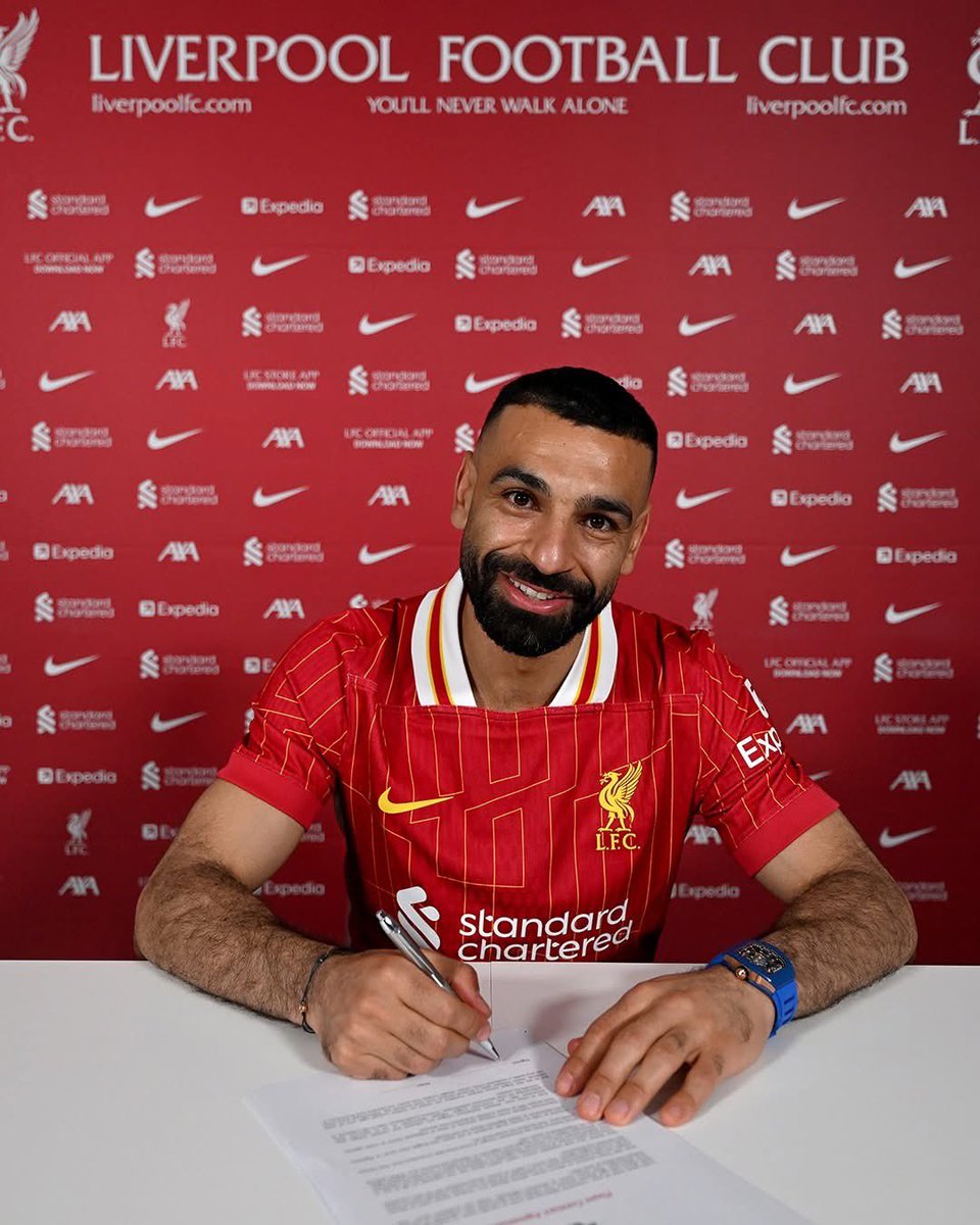 Abouzekri81's tweet photo. صلاح جدد و اختار التاريخ و المكانة اللي وصل ليها في ليفربول رغم ان فلوس السعودية كانت حتخلية من اغنى ٥ رياضيين في العالم ، عقليات راقية مش زي الخائن اللي شاف كام مليون زيادة ريل عليهم هو وأبوة مع فارق مستوى الكرة الشاسع اللي بيتلعب في الغيط عندنا و عند الملك صلاح . https://t.co/lasnEFypxy