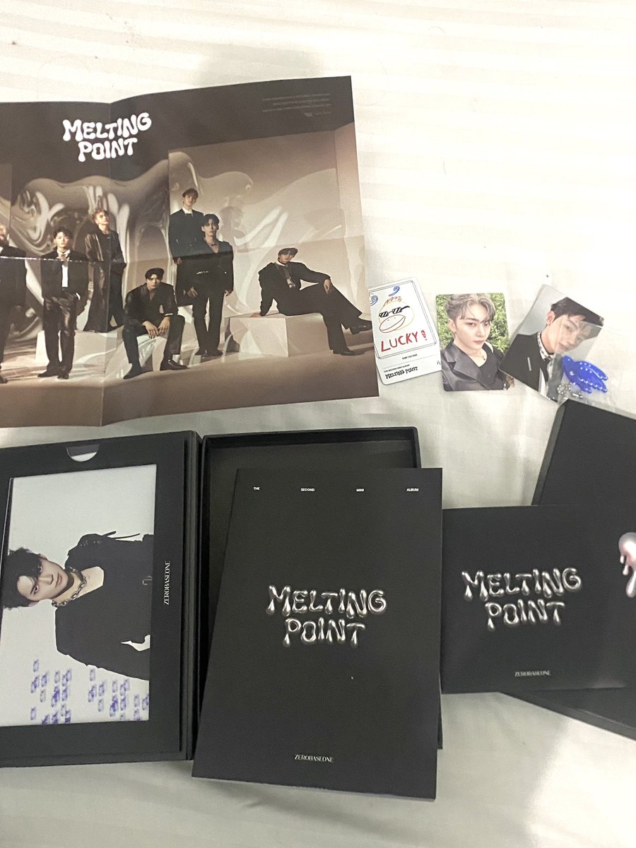 geonugie's tweet photo. WTS Album Melting Point ZB1 Loyalty Ver unsealed 

✨165.000 lengkap dapet semuanyaa beli di korea  bs shopee or manual yukyuk takee https://t.co/fdk9omvmmk