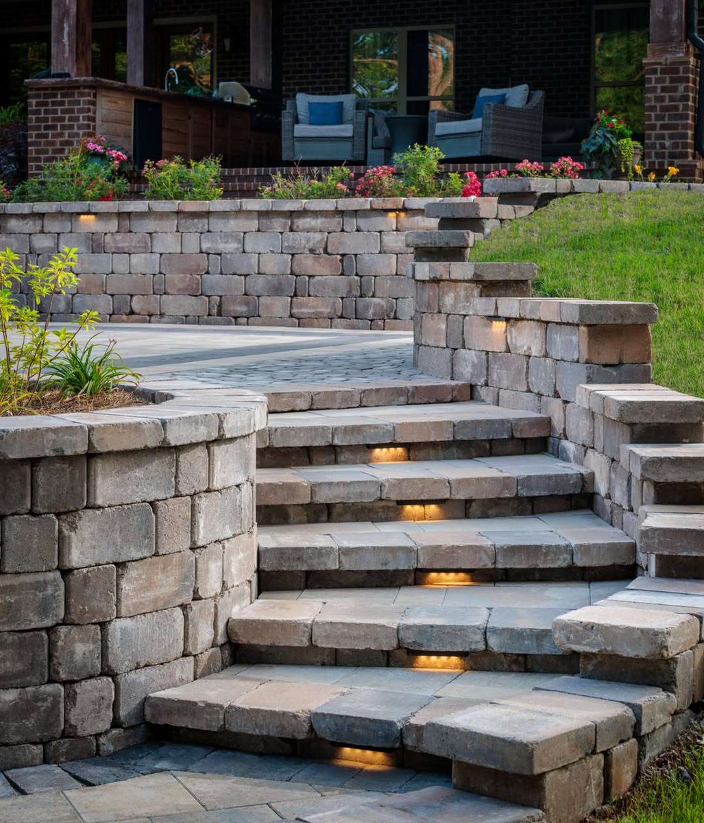 Tru_Scapes's tweet photo. Experience your outdoor space in a whole new light!  Whether you're looking for a warm inviting glow for a relaxed evening, or a bold statement to enhance your design,,,@belgardoutdoorliving and Tru-Scapes can help you create the perfect outdoor space! https://t.co/YJMOgLGuoe