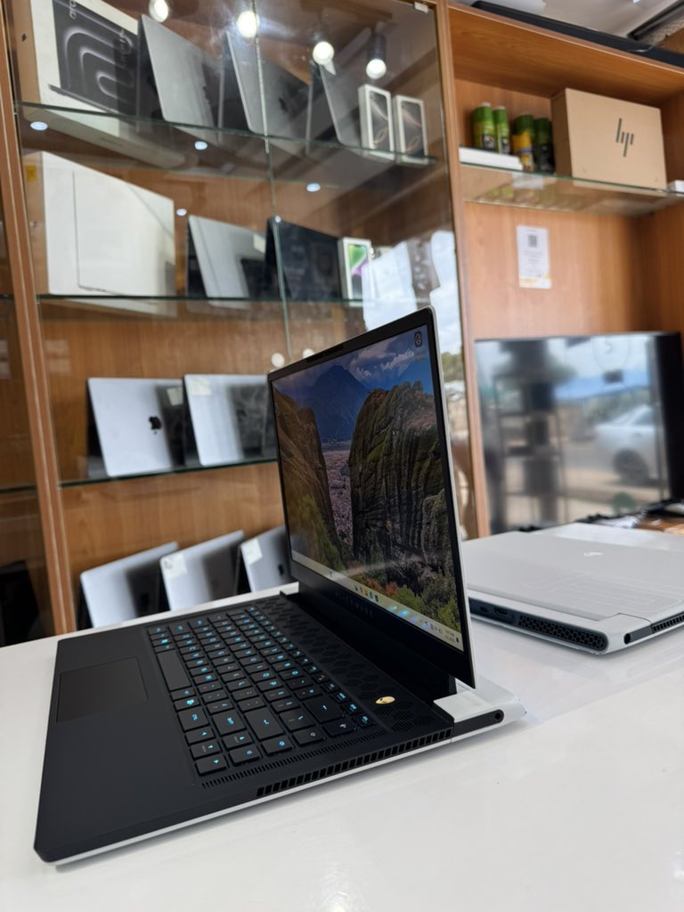 432Gadgets's tweet photo. ALIENWARE x15 R2 (12th GEN)
PROCESSOR
Intel®️ Core™️ i7-12700H 12th Gen | Base @2.30Ghz | Max Turbo @4.70Ghz | L2 Cache: 11MB | L3 Cache: 24MB | 14 Cores | 20 logical processors 
DISPLAY
15.6” FHD (1920 x 1080) | 165Hz Refresh Rate | 3ms Response Time
MEMORY
32GB DDR4 @3200MHz (16x2)
STORAGE
1TB PCIe NVMe SSD
GRAPHICS
Intel®️ UHD Graphics (Shared)
 • NVIDIA®️ GeForce RTX™️ 3060 (6GB GDDR6 Dedicated)
KEYBOARD
Backlit Keyboard | AlienFX RGB Lighting
OPERATING SYSTEM
Windows 11 Home, 64-bit
AUDIO AND SPEAKERS
Realtek Stereo Sound | Nahimic 3D Audio
WIRELESS
Killer™️ Wi-Fi 6 AX1650i (2x2) | Bluetooth 5.1
EXTRA FEATURES
 • Edgeless Screen
 • Alienware Command Center
 • Face ID 
CONDITION
99.99% Clean
PRICE (GHC)
GHC27,500
0243390563
