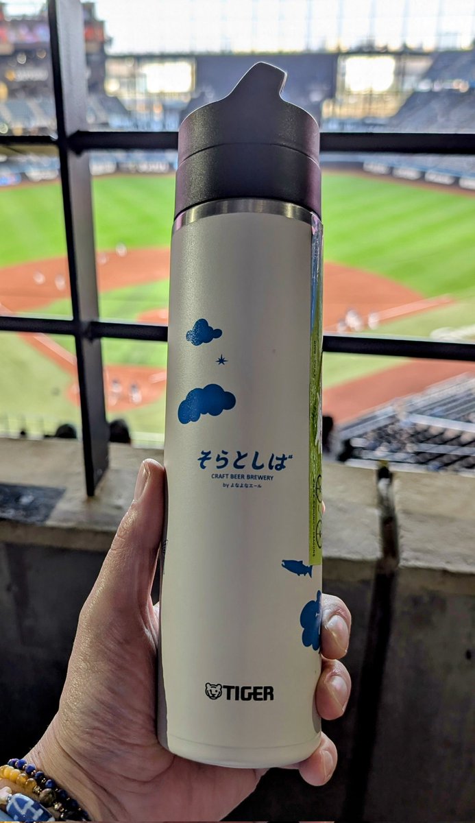 pabeq3's tweet photo. 2025.4.11
今日もファイターズ勝ちますように⚾️
ファイターズ×そらとしば 真空断熱炭酸ボトルでメロンソーダ飲みながら全力応援します。

#タイガーボトルで野球観戦
#そらとしば
#エスコンフィールド北海道 
#lovefighters https://t.co/jYkxftxh1C