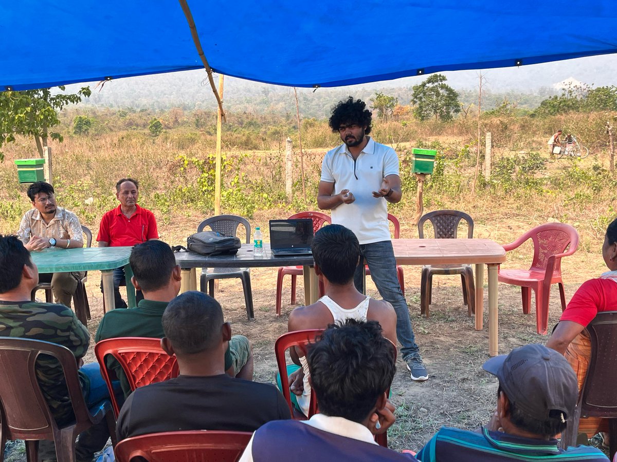aaranyak's tweet photo. Aaranyak with support from @SBI_FOUNDATION conducted a training on #AlternativeCrops in Onthaibari village in Baksa district of Assam focused on promoting alternative crops that are less palatable to elephants, aiming to address the pressing issue of crop foraging by elephants. https://t.co/RZzhMWIeiQ