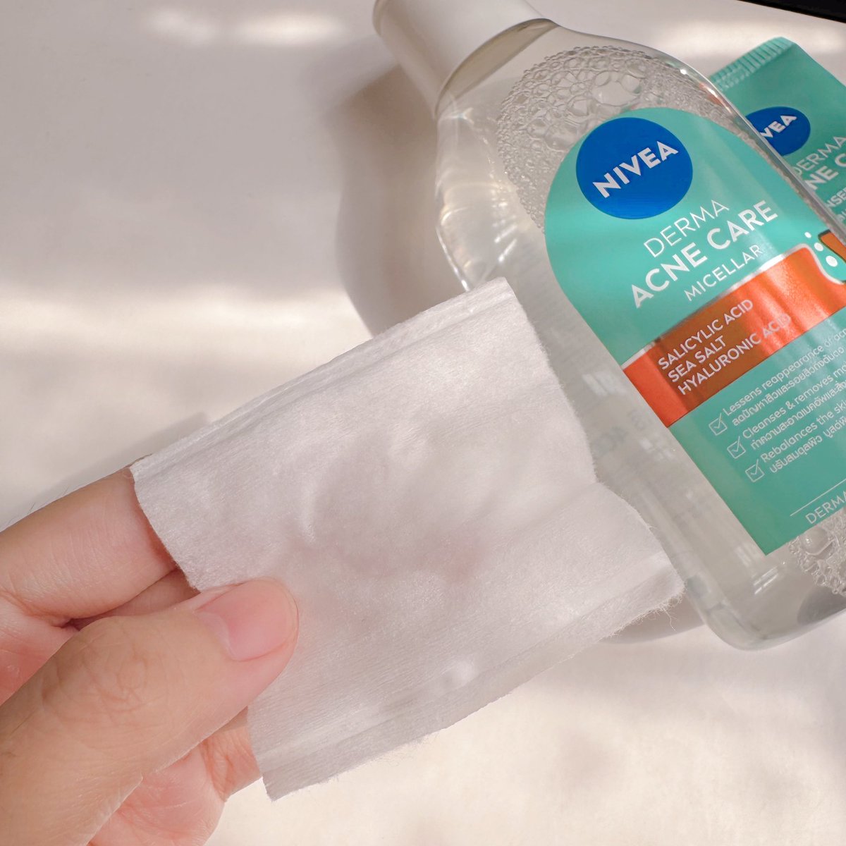 bbrinkk's tweet photo. เพิ่งได้ลองใช้ NIVEA Derma Acne Care สองตัวนิ micellar ที่คลีนเมคอัพเริ่ดมาก ช่วยลดสิวไปในตัว ไม่แสบผิว + gel to foam cleanser เจลล้างหน้าเปลี่ยนเป็นโฟม ล้างสะอาดผิวไม่แห้งเอี๊ยดๆ ผิวดีขึ้นแบบรู้สึกได้ ที่ชอบที่มีส่วนผสมช่วยเรื่องสิวแบบปัง รอยแดงจางลงจริง คือปิดสวิตช์วงจรสิว ให้ผิวมูฟออนใน 7 วันจริงง

#NIVEADermaAcneCare #ปิดสวิตช์วงจรสิวให้ผิวมูฟออนใน7วัน #ป้ายยาสกินแคร์