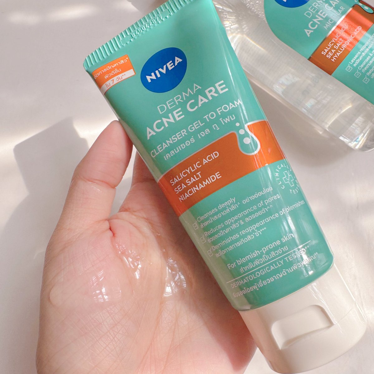 bbrinkk's tweet photo. เพิ่งได้ลองใช้ NIVEA Derma Acne Care สองตัวนิ micellar ที่คลีนเมคอัพเริ่ดมาก ช่วยลดสิวไปในตัว ไม่แสบผิว + gel to foam cleanser เจลล้างหน้าเปลี่ยนเป็นโฟม ล้างสะอาดผิวไม่แห้งเอี๊ยดๆ ผิวดีขึ้นแบบรู้สึกได้ ที่ชอบที่มีส่วนผสมช่วยเรื่องสิวแบบปัง รอยแดงจางลงจริง คือปิดสวิตช์วงจรสิว ให้ผิวมูฟออนใน 7 วันจริงง

#NIVEADermaAcneCare #ปิดสวิตช์วงจรสิวให้ผิวมูฟออนใน7วัน #ป้ายยาสกินแคร์