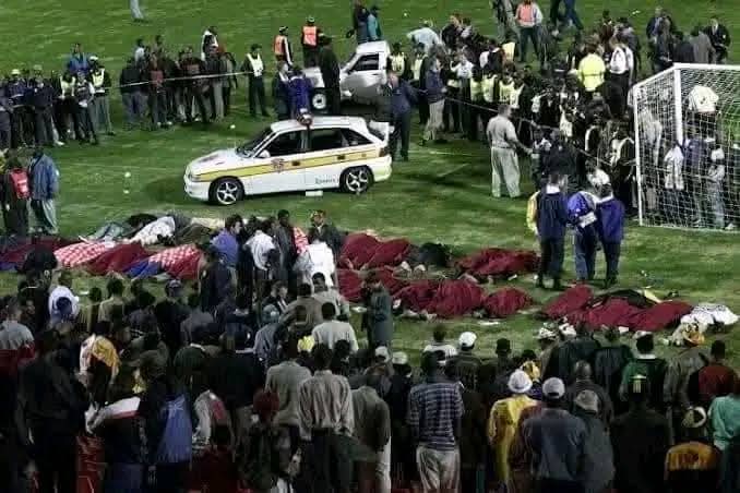 Danlogisticss's tweet photo. Whatever you do or up to, do not forget this day in history it was April 11th, 2001
We honour & remember the 43 supporters who tragically lost their lives in the #EllisPark Disaster on 11 April 2001
Gone but never forgotten #RIP43 ๐๏ธ #OrlandoPirates #KaizerChiefs #CAF
๐ง๐๐๏ธ๐๏ธ https://t.co/yZsTONl66n