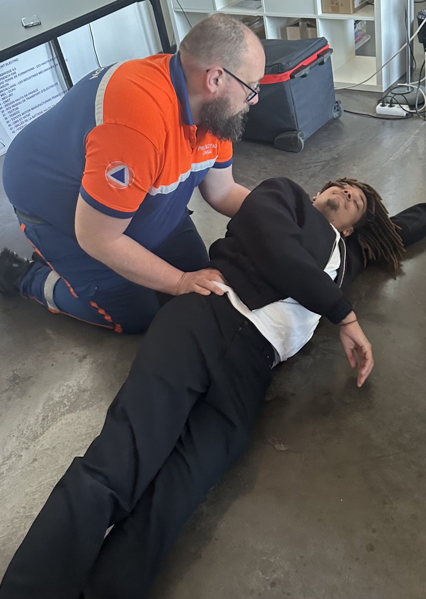 PotionMagic1's tweet photo. 🚑 Formation SST avec la @ProtecCivilefr et les équipes @PotionMagic1, @le1894, @lachaufferie : la sécurité avant tout !

On ne fait pas que créer des événements mémorables, on s’assure aussi qu’ils se déroulent en toute sécurité.

On est prêts à assurer, sur tous les fronts ! 🔥 https://t.co/Lo2ex72Wah