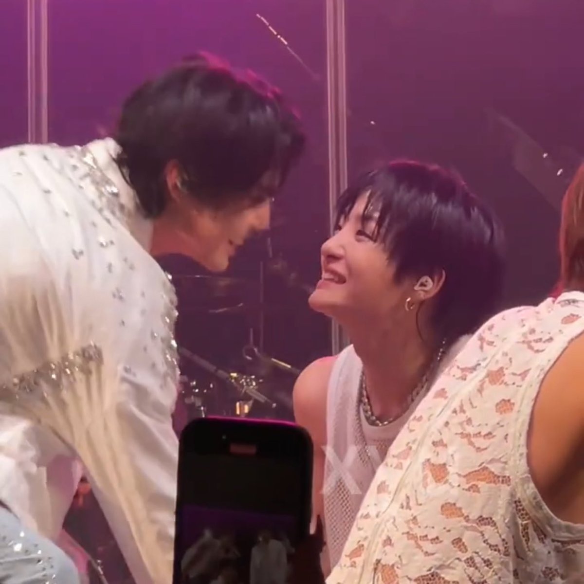 dosukhoon's tweet photo. i have the biggest smile on my face rn we love you dohoon https://t.co/TljHKwfrRX