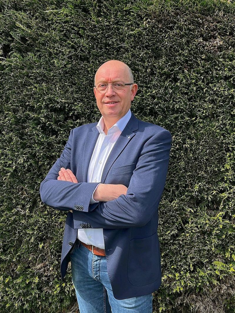 CDAVeenendaal's tweet photo. Woensdagavond bij molen De Vriendschap: drukbezochte ALV & lijsttrekkersverkiezing.
Gefeliciteerd @H_Schonewille!
Mooie rondleiding van molenaar Peter over de geschiedenis van de prachtige molens van Veenendaal.
#CDA #Veenendaal #HaroldSchonewille #DeVriendschap #Verkiezingen https://t.co/7632Lrt2KE