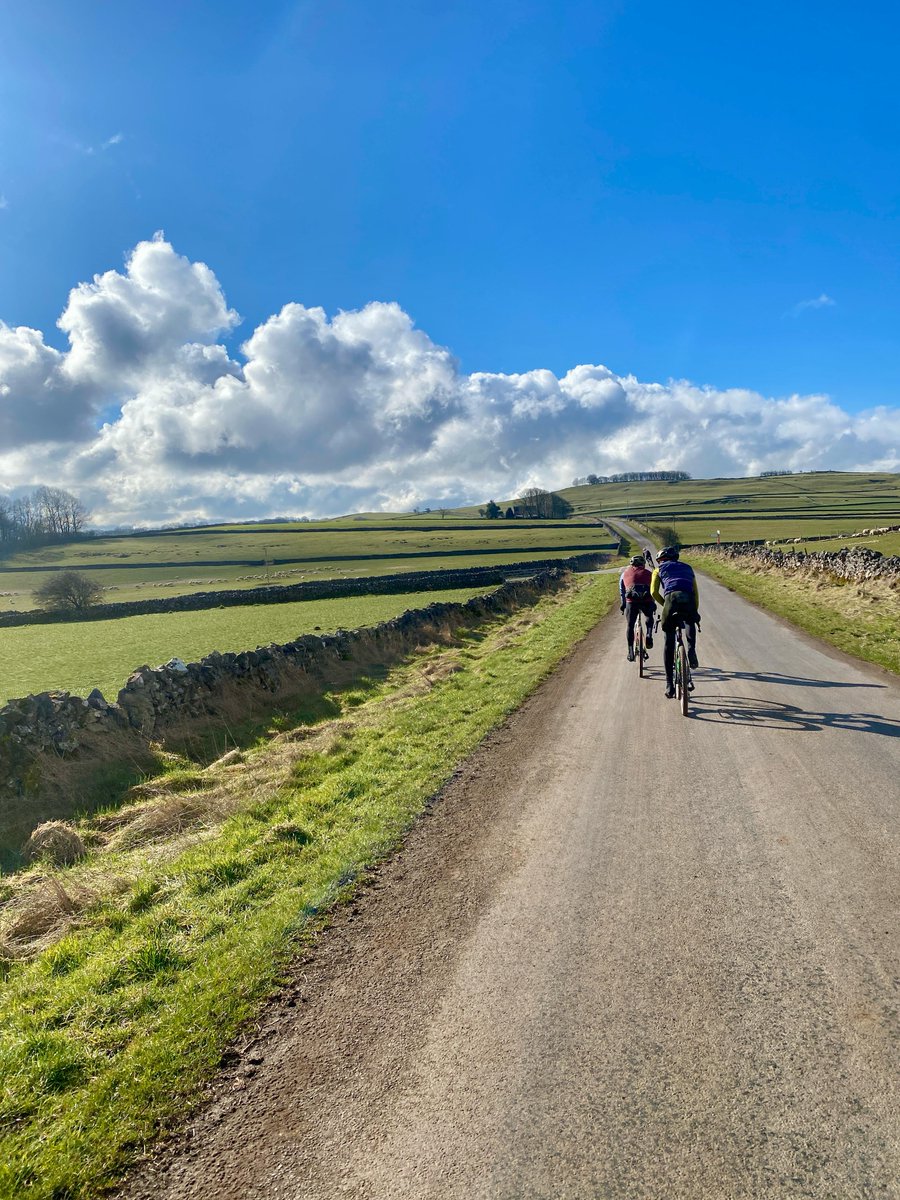 PolarisBikewear's tweet photo. Any exciting weekend rides planned? 
Looks like we've only got a few more days of glorious sun before the first of the April showers hits us 🥲

#gravel #mtb #ForTheNextAdventure https://t.co/nROYO5jarN