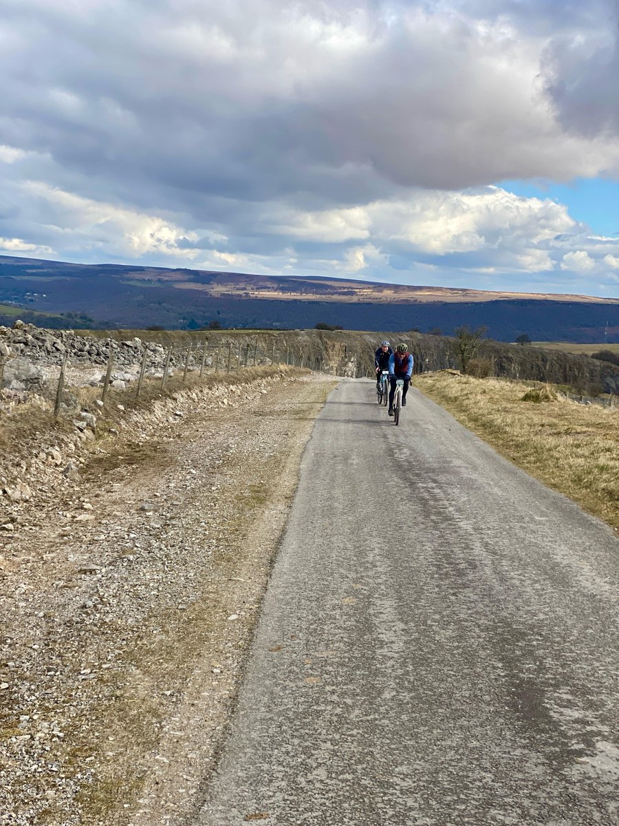 PolarisBikewear's tweet photo. Any exciting weekend rides planned? 
Looks like we've only got a few more days of glorious sun before the first of the April showers hits us 🥲

#gravel #mtb #ForTheNextAdventure https://t.co/nROYO5jarN