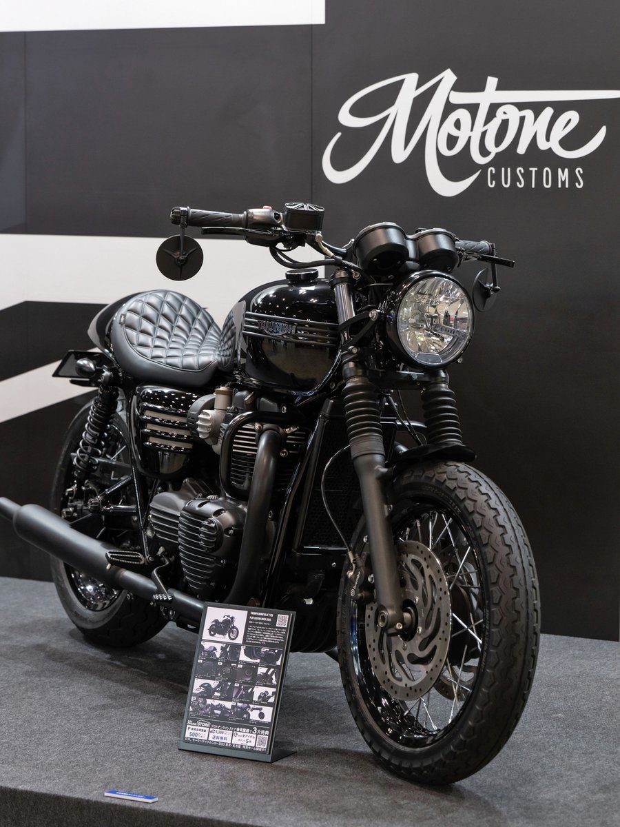 plot_touring's tweet image. ブランド担当者お気に入りのベストショット🇬🇧
そろそろ眺めるのをやめてツーリングに行こうと思います

#motone #モートーン #トライアンフ #ボンネビル