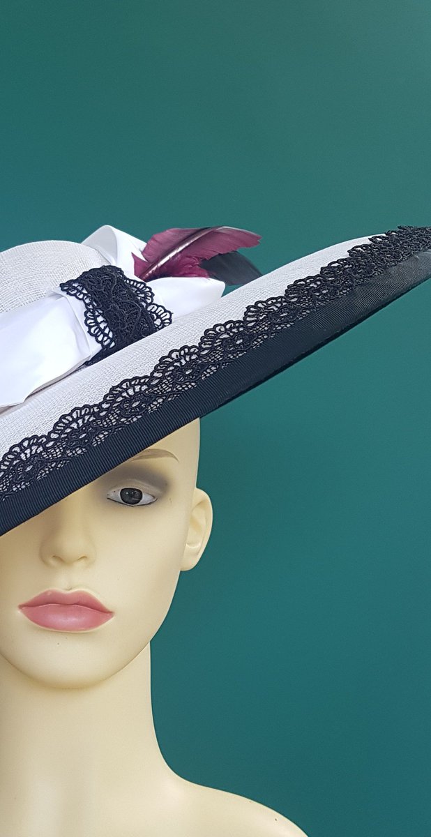 Classic elegance - this fabulous hat would take you to any special occasion.
Stand out from the crowd in a beautiful couture creation #jayneelizabethmillinery
