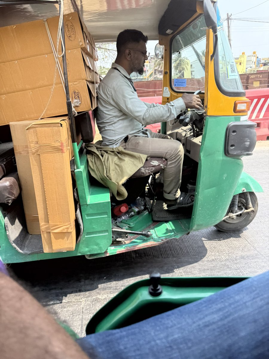 pradeepherle's tweet photo. Hello @blrcitytraffic is this allowed ? Commercial activity on passenger auto , additionally the guy was constantly fiddling with phone while on move and zig zagging, slowing and speeding .. location after Manyata towards Hebbal , time 1:32Pm @hebbaltrafficps https://t.co/iUfsr5UC39
