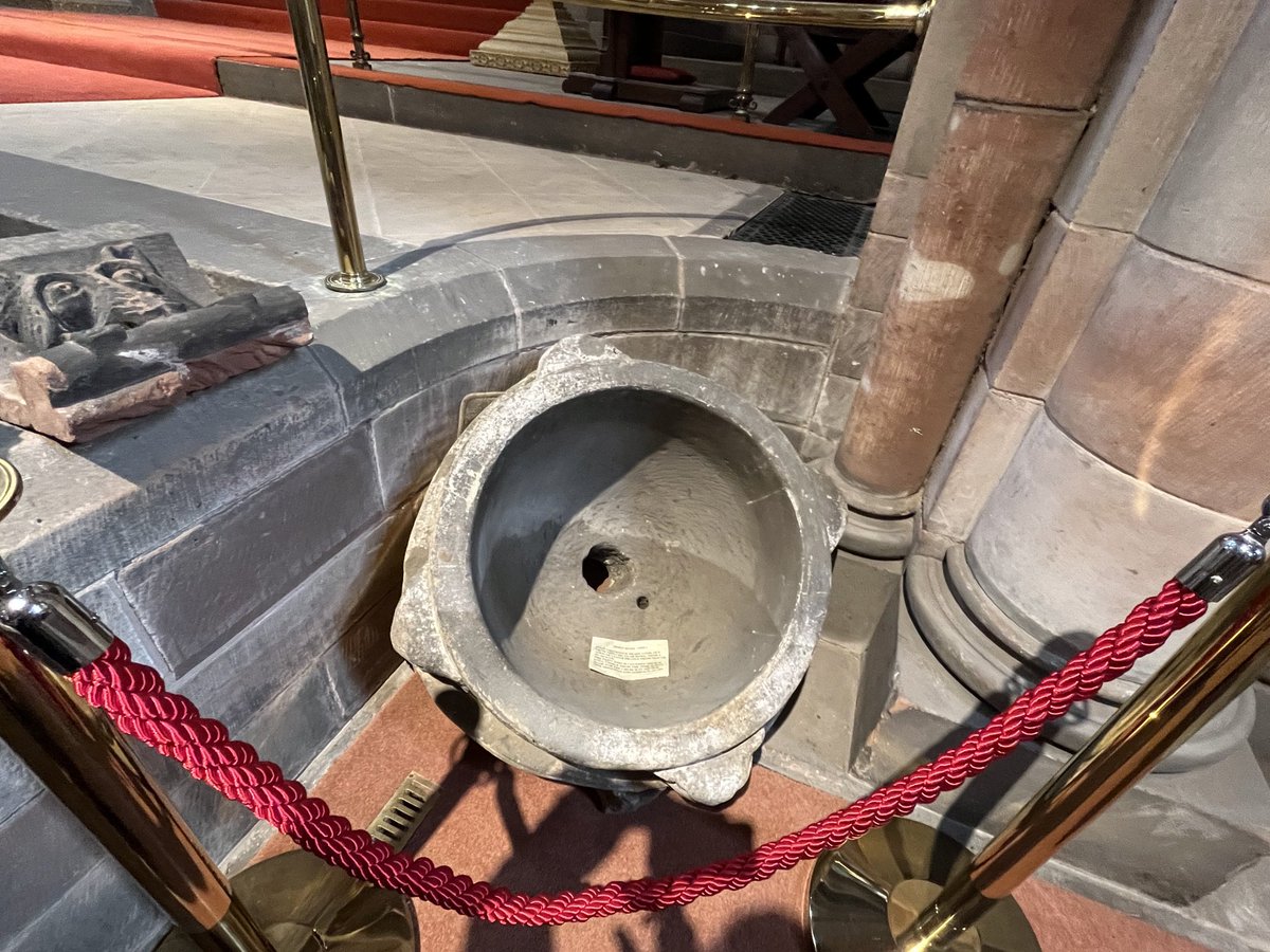 Barb_Drummond's tweet image. #FontsOnFriday #ShrewsburyAbbey 17thcentury #grotesques #quern design