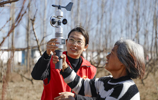 cmanewsinfocus's tweet photo. Meteorological departments across China are seizing critical farming periods to support the continued the bumper harvest on vast fertile lands.😊
Dig deeper through a group of photos.
https://t.co/oGKNGHl1z8
@i_hebei @Visit_Xinjiang @iShandong
#MetServices https://t.co/auVVGpXxD5