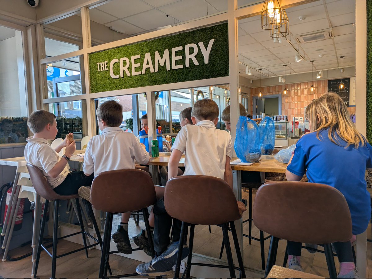 mulgrew_ciara's tweet image. As their @bitcni #Time2Count sessions come to an end, lucky pupils from @KnockbredaPS had a lovely trip to The Creamery to practice their #money #skills Such a lovely idea from one of our  amazing #volunteers who has now retired! #LifeSkills #ManagingMoney 💳🏧💸🪙