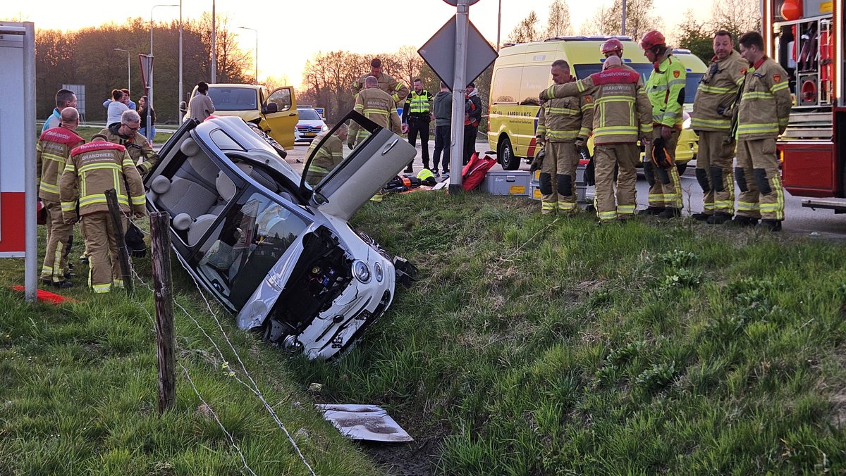 Twee gewonden op botsing bij N319 in Winterswijk