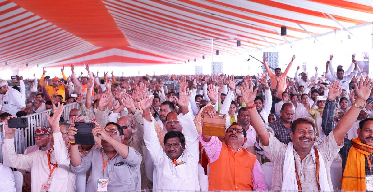 वाराणसी के मेरे परिवारजनों का अपार स्नेह और आशीर्वाद यहां के विकास कार्यों के प्रति उनके अटूट विश्वास को दर्शाने वाला है।