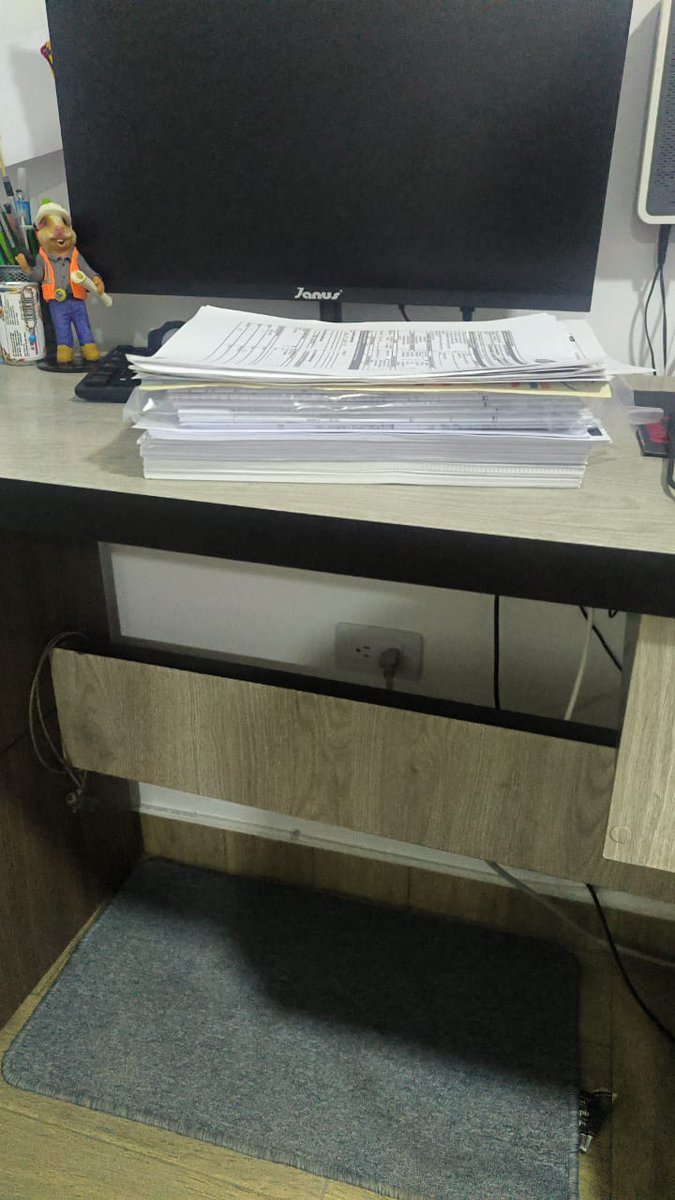Felipepajoy11's tweet photo. Aunque tocó trasnochar, el proyecto de licencia de construcción está listo justo a tiempo. Trabajo cumplido y cliente satisfecho ✅✅ https://t.co/Lui1fGr2OT