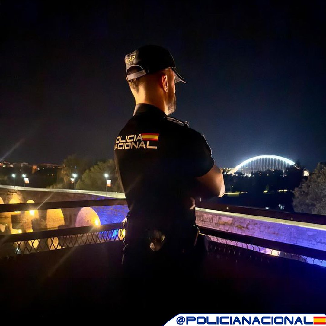Policía Nacional (@policia) on Twitter photo A veces la clave está en no desviar la mirada de nuestro objetivo, porque aunque haya días que pueda costar un poco más, con constancia, sacrificio y esfuerzo es como se consiguen las cosas🩵
No dejes de luchar por tu sueño de ser <a href="/policia/">Policía Nacional</a>
#BuenasNoches
#Opositores A veces la clave está en no desviar la mirada de nuestro objetivo, porque aunque haya días que pueda costar un poco más, con constancia, sacrificio y esfuerzo es como se consiguen las cosas🩵
No dejes de luchar por tu sueño de ser <a href="/policia/">Policía Nacional</a>
#BuenasNoches
#Opositores
