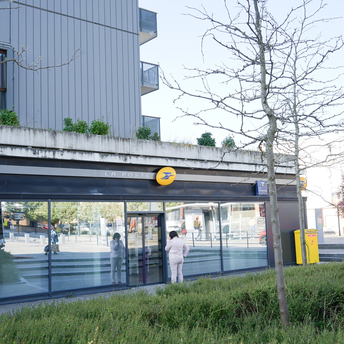 VilledeReims's tweet photo. Inauguration du #bureau de #poste Reims #Orgeval, suite aux événements de l’été 2023 ! Rouvert au public en juin 2024, ce nouvel espace a été totalement rénové et repensé avec de #nouveaux services de proximité proposés. https://t.co/BybXzn3Ajv