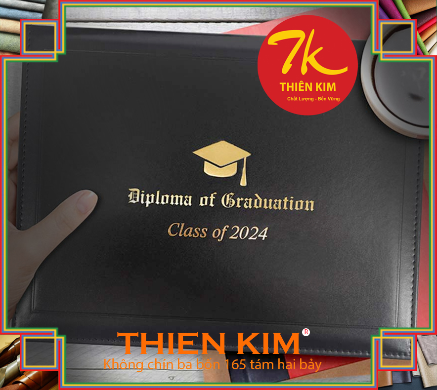 CONGTYTHIENKIM's tweet photo. #Bìa_da_pu cao cấp cùng logo ép kim nhũ vàng 24k siêu tinh xảo và tổ hợp vân da uốn lượn, mềm mại từ XƯỞNG SẢN XUẤT BÌA DA ngay hôm nay!
Website: https://t.co/267ZxyIY3t
Zalo Hotline: 0934 165 827 - 0932 032 827 - 0938 627 827
#dapu #bìadapu #dasimili #bìadasimili https://t.co/4U3Q3y6Dfr