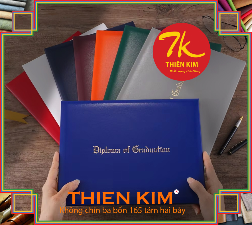 CONGTYTHIENKIM's tweet photo. #Bìa_da_pu cao cấp cùng logo ép kim nhũ vàng 24k siêu tinh xảo và tổ hợp vân da uốn lượn, mềm mại từ XƯỞNG SẢN XUẤT BÌA DA ngay hôm nay!
Website: https://t.co/267ZxyIY3t
Zalo Hotline: 0934 165 827 - 0932 032 827 - 0938 627 827
#dapu #bìadapu #dasimili #bìadasimili https://t.co/4U3Q3y6Dfr