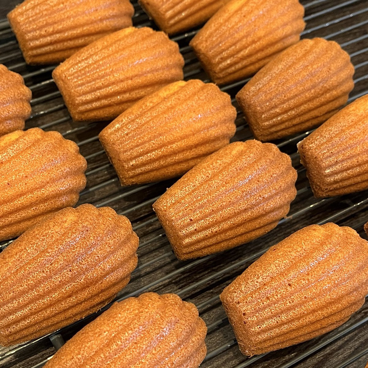kana_s660's tweet image. 4月23日から29日は新宿伊勢丹フランス展🇫🇷
※23日はMIカード会員さま特別ご招待日
看板商品のカヌレをはじめ、焼きたてのサブレ、その他たくさん商品ご用意します!!
ご来店お待ちしております!🙇♀️