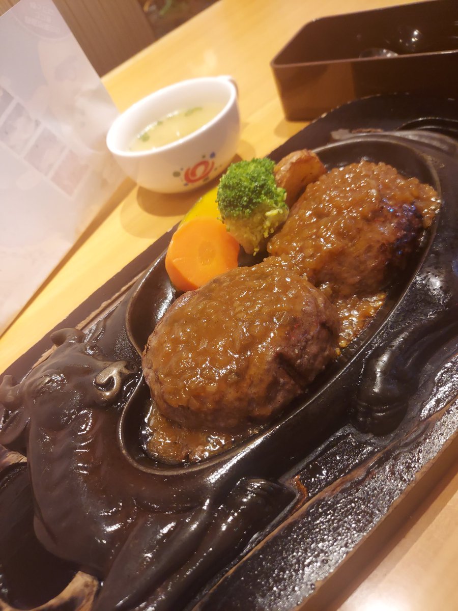 おはようございます
静岡に入っております
下道だと感じるけど1県1県長いものです
昨日は夜中からサウナしきじに行って、仮眠して、雲ばっかりの富士山拝んで静岡のソウルフードさわやかに行きました
満席の中１人でボックス席でした
残り東京まで下道で4時間ほどです
見えてきたー
#東京下道車旅
