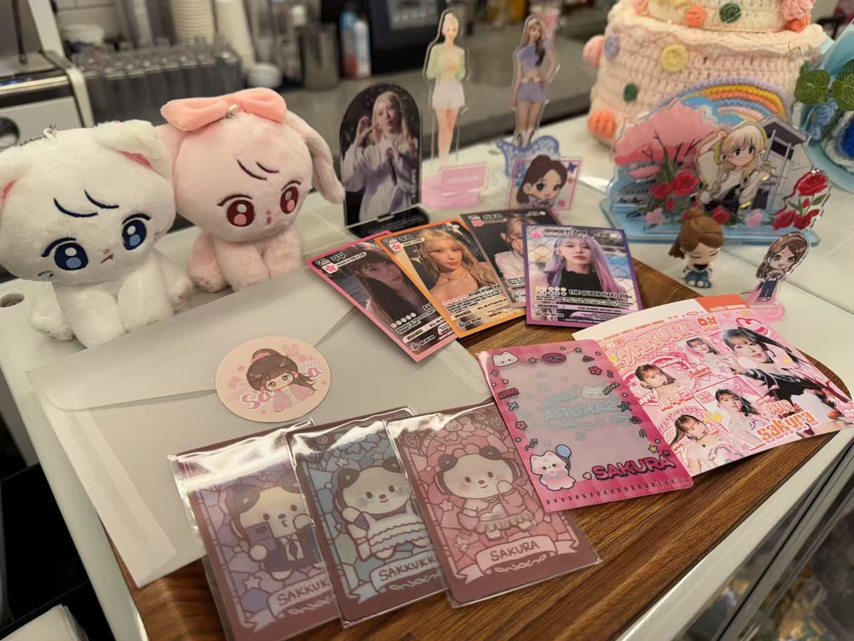 39Miyawakis's tweet photo. 2025 𝐋𝐄 𝐒𝐒𝐄𝐑𝐀𝐅𝐈𝐌 𝐓𝐎𝐔𝐑
 ‘𝐄𝐀𝐒𝐘 𝐂𝐑𝐀𝐙𝐘 𝐇𝐎𝐓’ 𝐈𝐍 𝐈𝐍𝐂𝐇𝐄𝐎𝐍

Giveaway🎁

✿ Support set x 120 (60/Day)

🐱콘서트에서 보자🐱

▫️일시 : 2025.04.19 -04.20
▫️장소/시간: 당일 타래로 공지

#사쿠라
#宮脇咲良  #SAKURA
#르세라핌  #LE_SSERAFIM https://t.co/l1x7KbyVM8