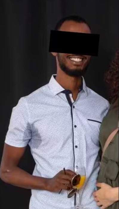 🧑🏿‍🦱🔪Der Fall Aman K. (28)

Im November 2022 wurde der Somalier wegen vorsätzlicher Tötung und mehrfacher schwerer Körperverletzung sowie Drogendelikten zu einer Freiheitsstrafe von 14 Jahren, 100Fr Busse sowie einem fünfjährigen Landesverweis verurteilt worden.

-Seine Strafe