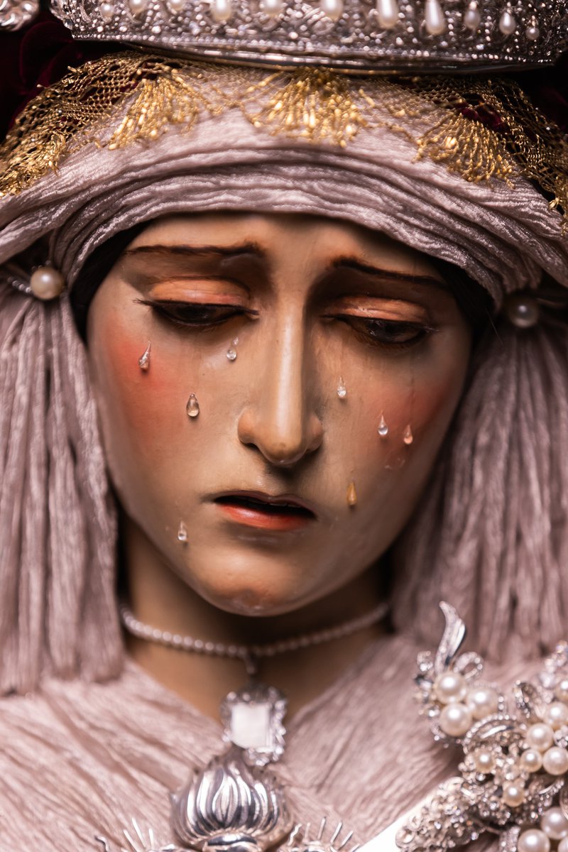 - VIERNES DE DOLORES - La Santísima Virgen permanecerá expuesta en devoto besamanos en horario de 9,30h. - 13,00h. y de 17,30h. - 20,30h.

El horario de cierre ha cambiado según indicaciones de la sacristanía de la Parroquia.

Fotos: <a href="/LMFotosCofrades/">LMFotosCofrades</a> 

#CofradiasMLG
