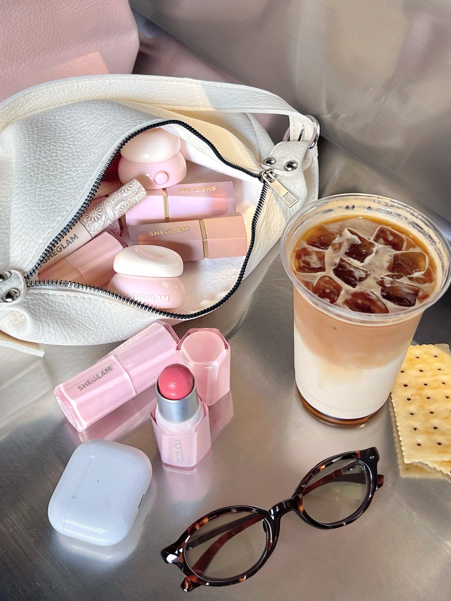 sheglamofficial's tweet photo. Nothing better than a bag full of new glam goodies 💝
Try out our new Buttery Bliss Blush Sticks for a creamy blush that glides like no other 💫
What other makeup goodies do you want to see? Let us know in the comments! 💬📣
#blushstick #creamblush #crueltyfree #sheglam https://t.co/qiRWTWDUmA
