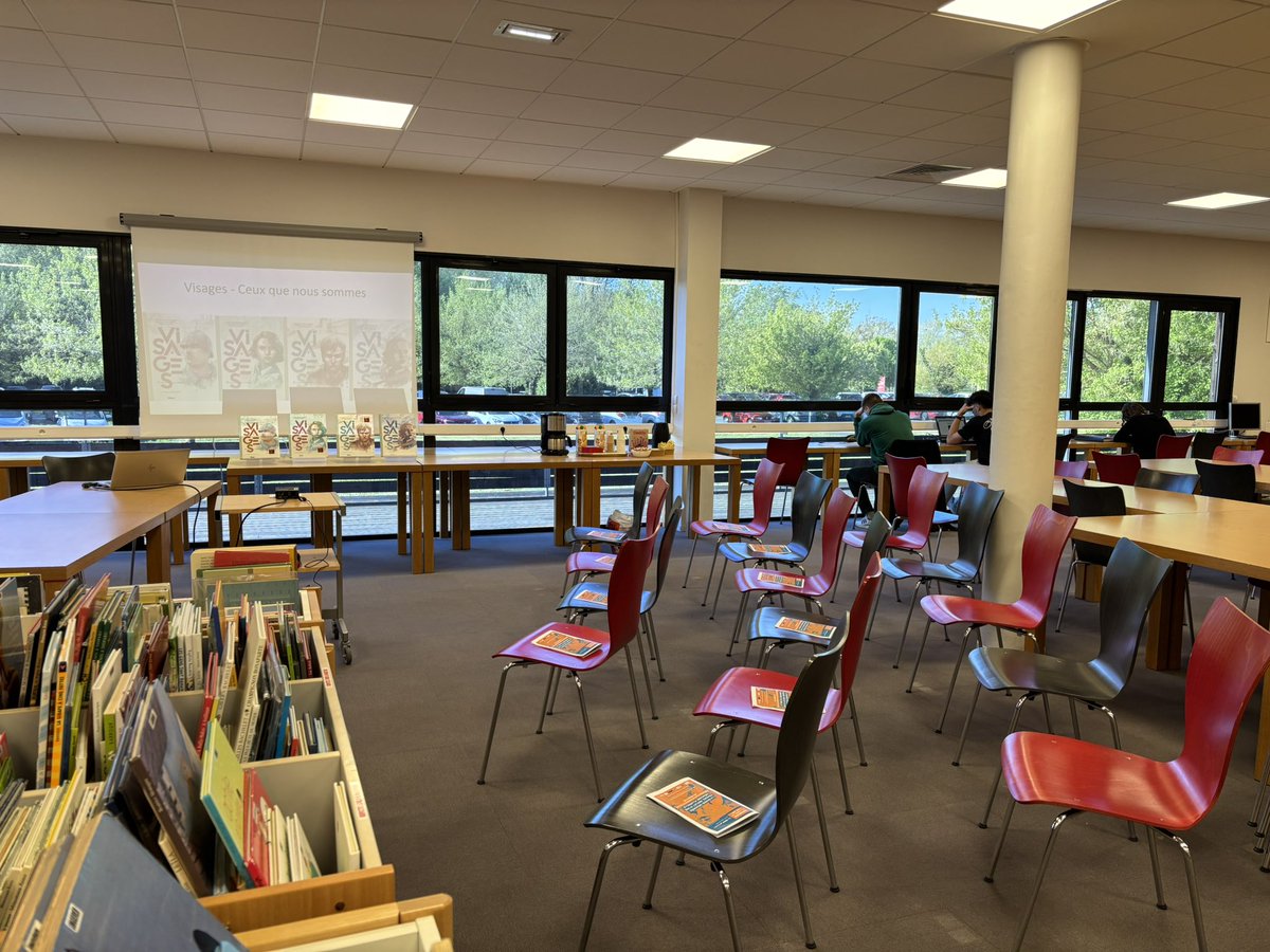 Bonjour, tout est prêt pour la rencontre avec les auteurs de la saga Visages ceux que nous sommes ! À 12h45 à la BU du Campus de Niort ! Ici les informations ;) bu.univ-poitiers.fr/visages-ceux-q…