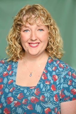 writerspod's tweet image. In our BRAND NEW EP, we chat to Sunday Times Bestseller, Jennifer Saint! ✍️
You can hear all about writing what YOUR readers love, why mythology matters, and her new novel, 'Hera' 🏛️👸
Listen in 👉 podfollow.com/writersroutine
#fridayfeeling #books #writingcommunity