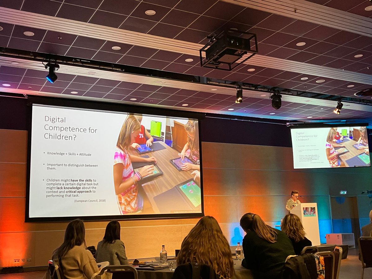 eTwinningFrance's tweet photo. 📍Riga 🇱🇻 | 6 enseignantes 🇫🇷 participent à un atelier @eTwinningEurope pour travailler, avec des enseignants de toute l'Europe, sur l'application de la #pédagogie de projet dans leur #enseignement.
🤝⌛Coopération, innovation et projets eTwinning en cours ! #EUSchoolEducation https://t.co/6tkyQMVvuf