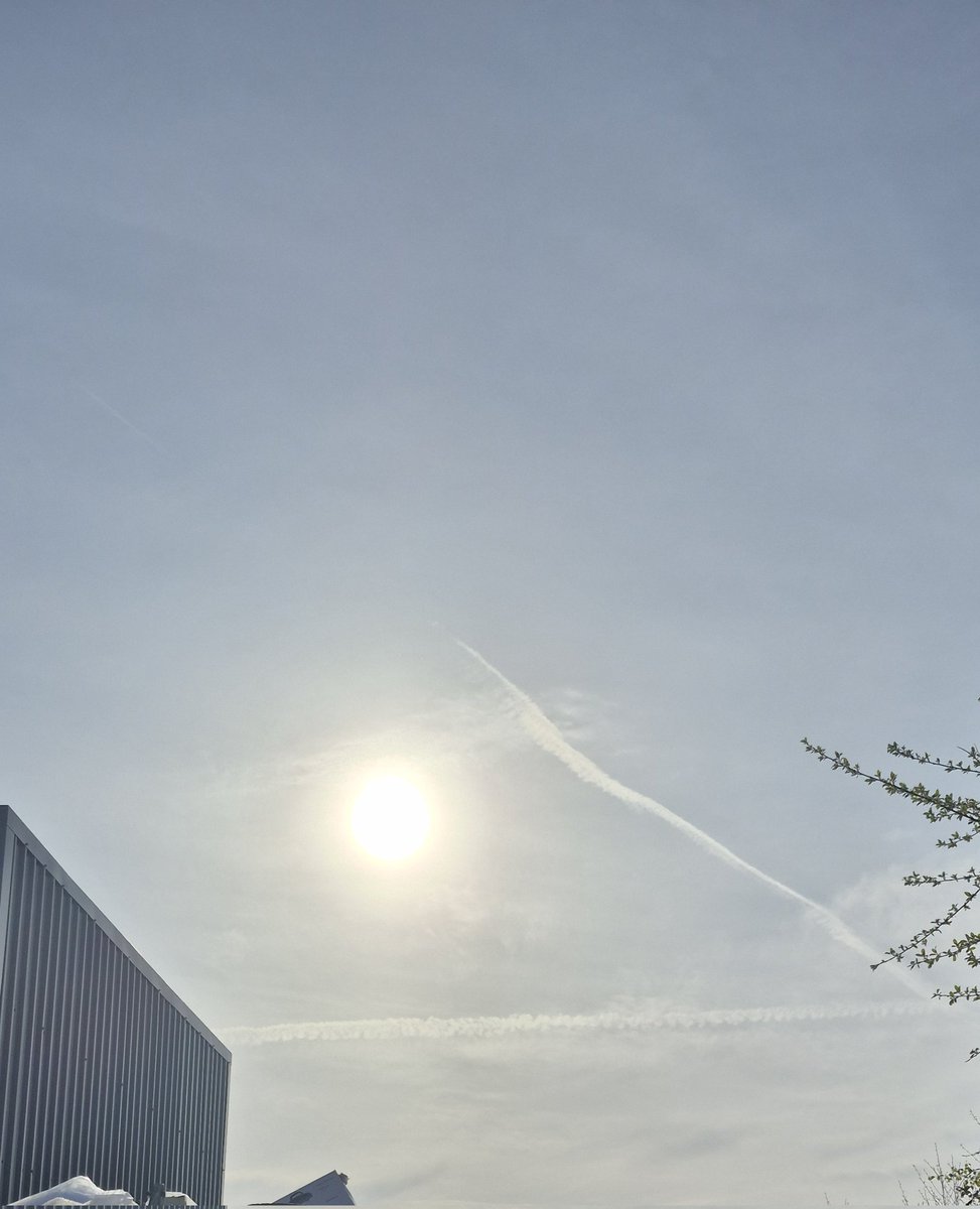 TEDDYBEAR2079's tweet photo. Glasgows sky AGAIN @CllrTKerr . Who is going to speak up about this? And why hasn't our government already done so?!! #WeatherEngineering https://t.co/z5O1t48wtx
