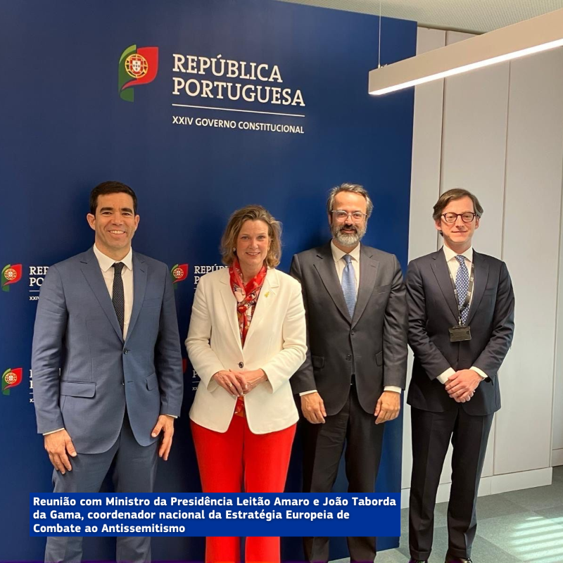 CE_PTrep's tweet photo. 🇪🇺 @kschnurbein, Coordenadora @EUAntisemitism, esteve em Lisboa para encontros institucionais no âmbito da Estratégia Europeia #No2Antisemitism.

Reuniões com Governo 🇵🇹, Parlamento, e Comunidade Judaica.

Compromisso firme com tolerância e inclusão.

#EU4JewishLife