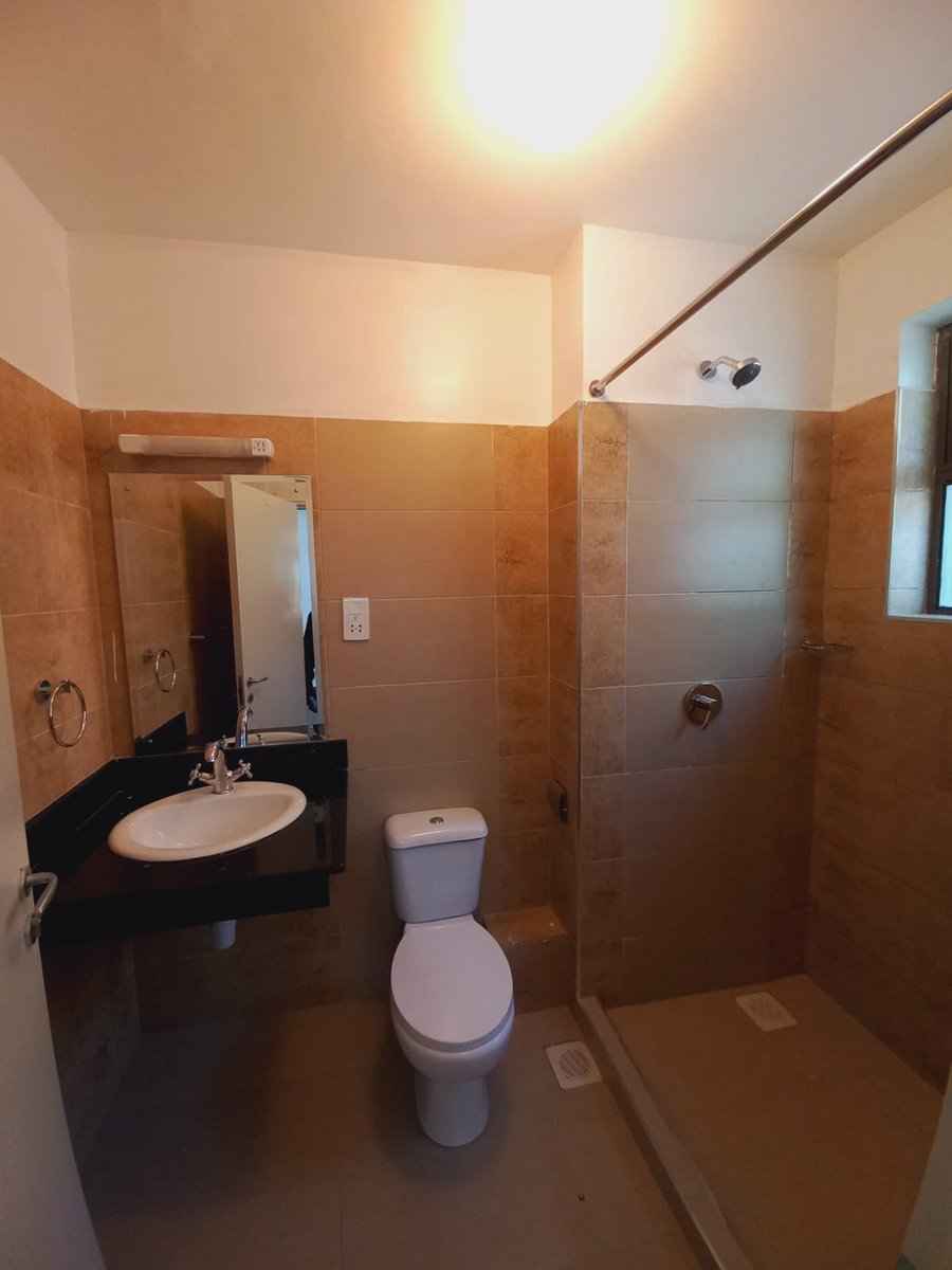 Reigman_ltd's tweet photo. KITISURU 3 BEDROOM TO LET!!!🤩
(Amani Gardens)
-3 Bedrooms, Master ensuite.
-Modern Interior and spacious.
-5 min from International School of Kenya.
-Club house and swimming pool available.
Rent: 110,000/= per month
#kitusuru
#buyrentkenya
#ButereGirls
#FridayVibes https://t.co/pqgprhk72z