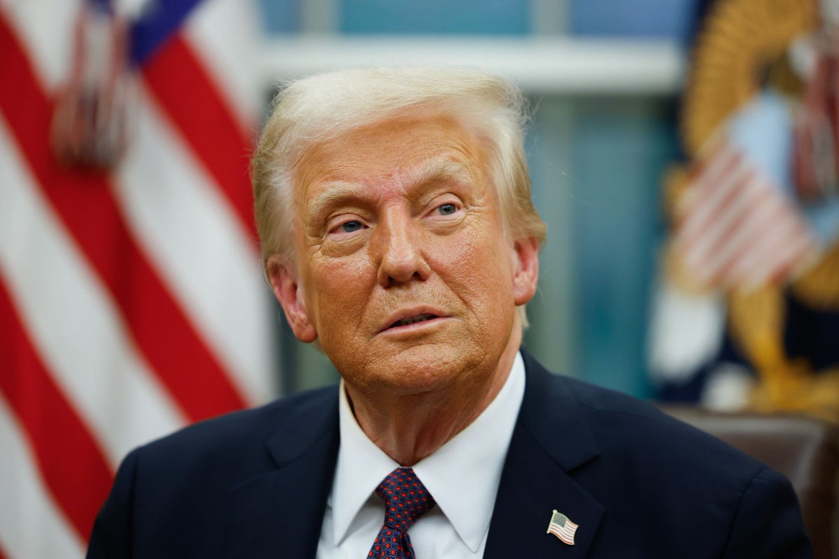 MarioNawfal's tweet photo. 🚨🇨🇳BREAKING: CHINA HITS BACK WITH 125% TARIFF ON U.S IMPORTS

China just raised tariffs to match the rate the U.S currently imposes on Chinese goods.

This jump from the 84% announced Wednesday signals tit-for-tat escalation is back in full swing.

Beijing’s message? If Washington hikes, we hike too.

Source: BBC