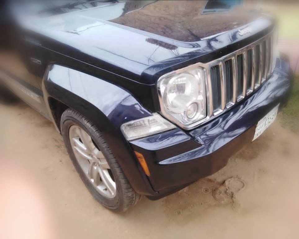 YASIR_MOS91's tweet photo. عندنا جيب Jeep لونها أسود، سحبوها من 
البيت، لطشوا الدعامة
  يجبوا بيهو شوية ديمقراطية
البلقاها في أي محل يرسل لي في الخاص

#الامارات_تقتل_السودانيين 
#السودان_يحاكم_الامارات_دولياً https://t.co/vvKvWs4c7x