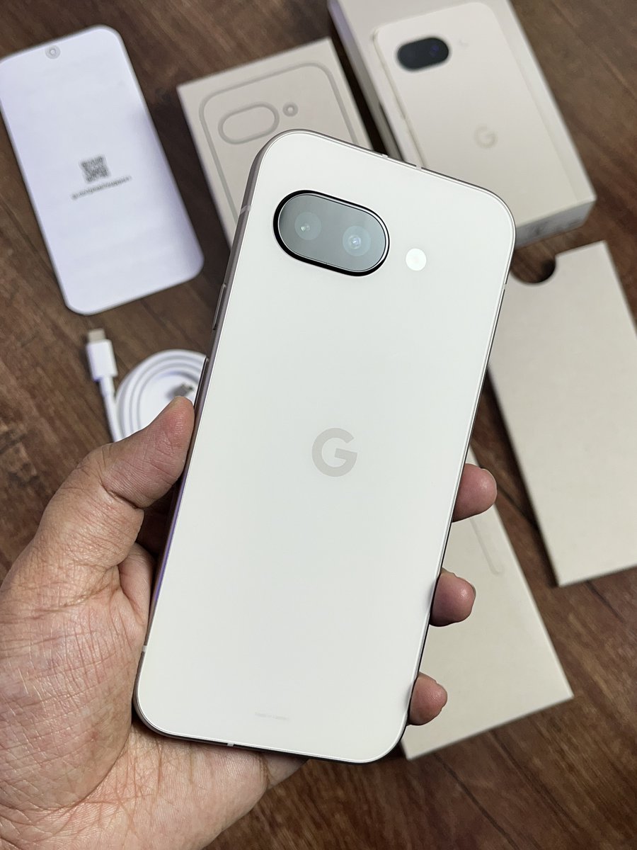 Google Pixel 9a 128GB 白 Porcelain docomo Google Pixel 9a