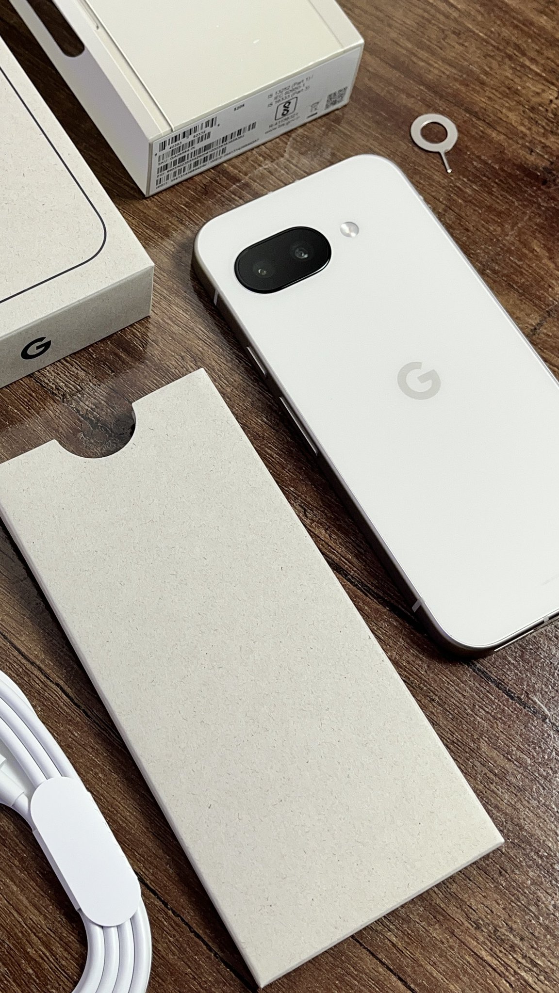 【新品】pixel9a 128GB 白Porcelain Amazon.com: Google Pixel 9a with Gemini - Unlocked Android
