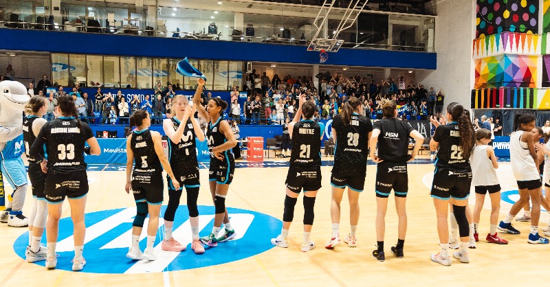 MovistarEstu's tweet photo. 🖤 El partido del miércoles de las Women in Black no fue apto para aficionados con problemas cardíacos 🙀 #LFEndesa

📸 Fotos disponibles 👇