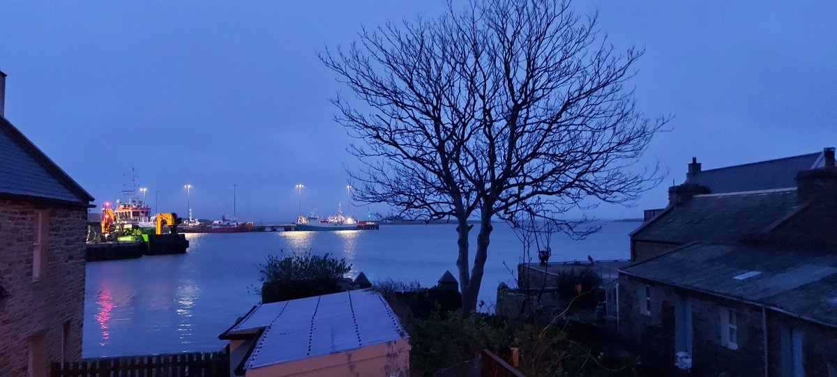 AnnDHenderson's tweet image. Evening in Stromness @OrkneyCouncil And a grey morning today. #TimeOff #Memories