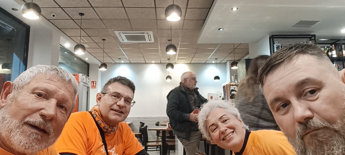 BeerRunnersVLC's tweet photo. Somos la resistencia, los que no fallamos y estamos al pie del cañón! Ayer la Resistencia volvió a la carga!!💪🏻💪🏻 #BeerRunnersVLC #beerrunners #beerwalkers #BeerWalkersVLC #socialrunning #muchomasquecorrer #running #mareanaranja #walkers #Resistencia https://t.co/7fyaixUl4t