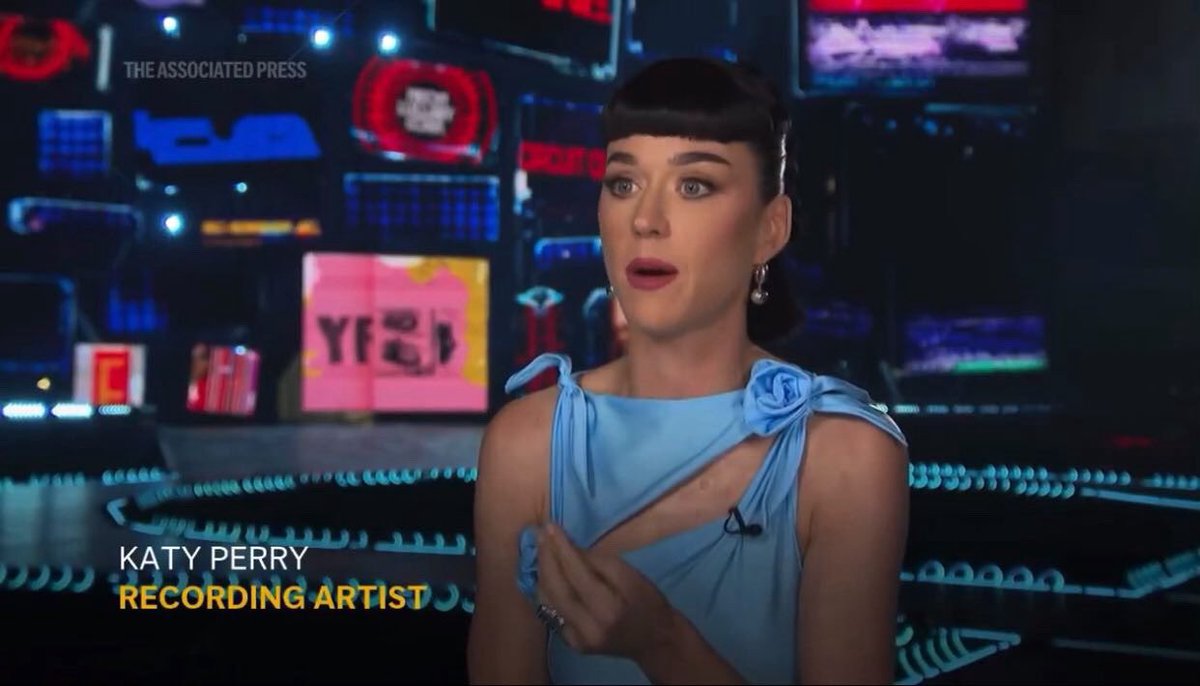 katyperryitalia's tweet photo. 🚨Katy ha rilasciato un'intervista per i media e si può intravedere lo scenario del THE LIFETIMES TOUR dietro di lei. 👀♥️ https://t.co/Xu2ViJJYpH