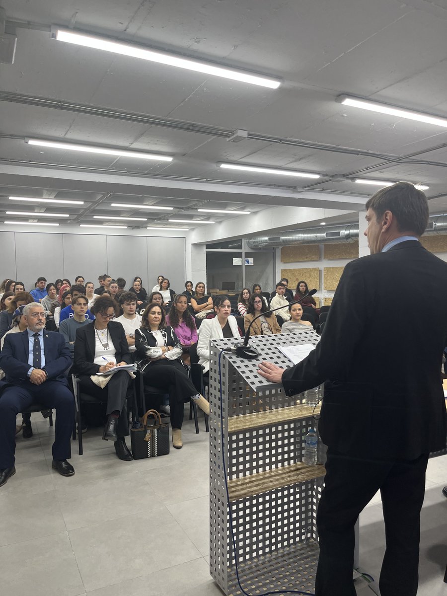 The Open Faculty (@openfaculty) on Twitter photo Hoy hemos tenido el honor de recibir en nuestro Centro Universitario a <a href="/JZlamets/">Jānis Zlamets</a> Embajador de <a href="/LVenEspana/">Latvia in Spain | #StandWithUkraine</a> Agradecemos su visita y la interesante ponencia que ha ofrecido a nuestro alumnado, compartiendo una visión profunda sobre cuestiones clave de la actualidad internacional. Hoy hemos tenido el honor de recibir en nuestro Centro Universitario a <a href="/JZlamets/">Jānis Zlamets</a> Embajador de <a href="/LVenEspana/">Latvia in Spain | #StandWithUkraine</a> Agradecemos su visita y la interesante ponencia que ha ofrecido a nuestro alumnado, compartiendo una visión profunda sobre cuestiones clave de la actualidad internacional.
